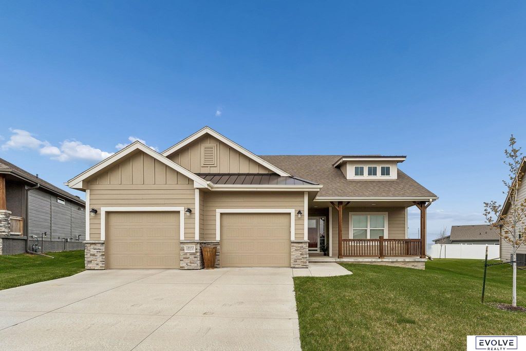 18472 Chutney Drive, Omaha, NE 68136