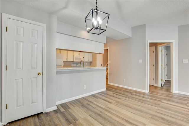 717 Inlet Quay Apt G, Chesapeake, VA 23320