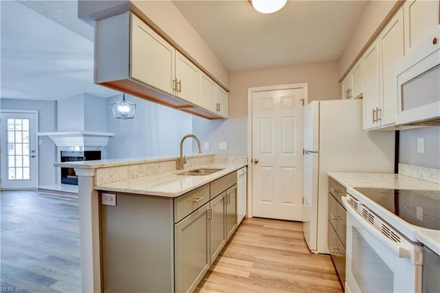 717 Inlet Quay Apt G, Chesapeake, VA 23320