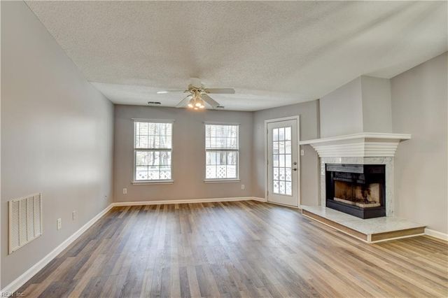 717 Inlet Quay Apt G, Chesapeake, VA 23320