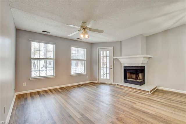 717 Inlet Quay Apt G, Chesapeake, VA 23320