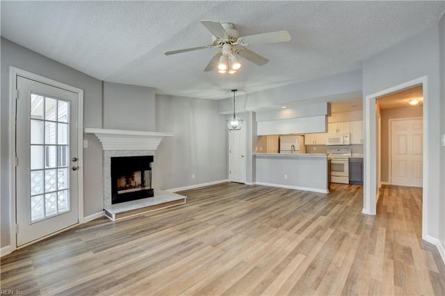 717 Inlet Quay Apt G, Chesapeake, VA 23320