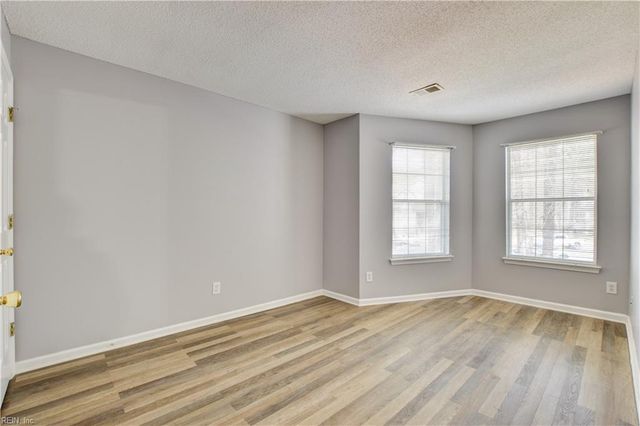 717 Inlet Quay Apt G, Chesapeake, VA 23320