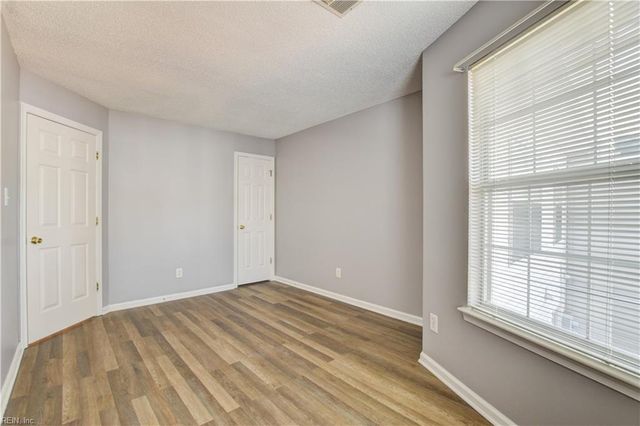 717 Inlet Quay Apt G, Chesapeake, VA 23320