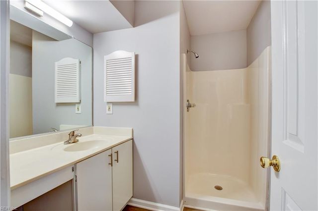 717 Inlet Quay Apt G, Chesapeake, VA 23320