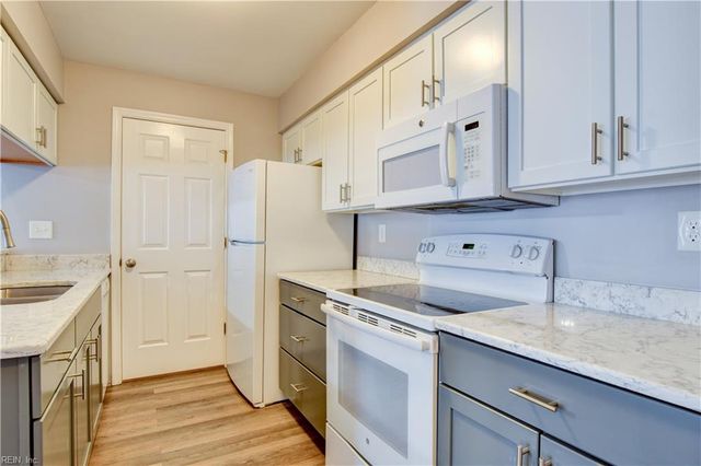 717 Inlet Quay Apt G, Chesapeake, VA 23320