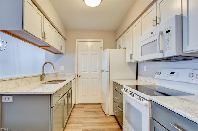 717 Inlet Quay Apt G, Chesapeake, VA 23320