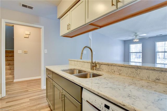 717 Inlet Quay Apt G, Chesapeake, VA 23320