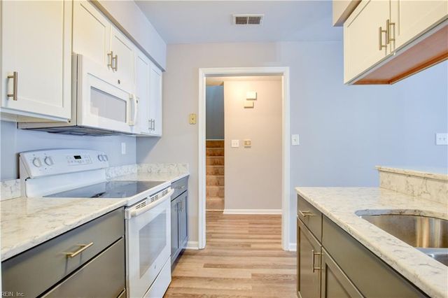 717 Inlet Quay Apt G, Chesapeake, VA 23320