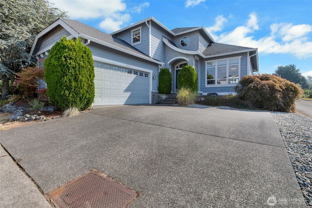 25128 161st Place SE, Covington, WA 98042