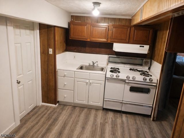 19 Cloverhill Pl, Montclair Twp., NJ 07042