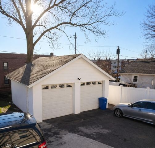 19 Cloverhill Pl, Montclair Twp., NJ 07042