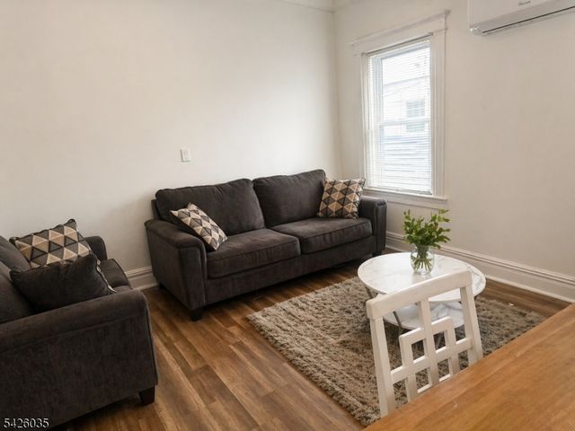 19 Cloverhill Pl, Montclair Twp., NJ 07042