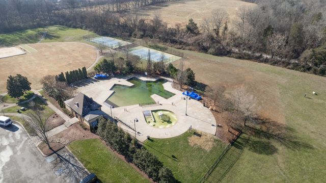 2000 Newark Ln Unit F302, Thompsons Station, TN 37179