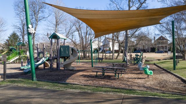 2000 Newark Ln Unit F302, Thompsons Station, TN 37179