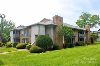 5864 Harris Grove Lane, Charlotte, NC 28212