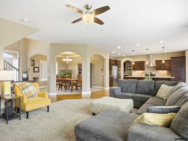 10106 S 123rd Avenue, Papillion, NE 68046