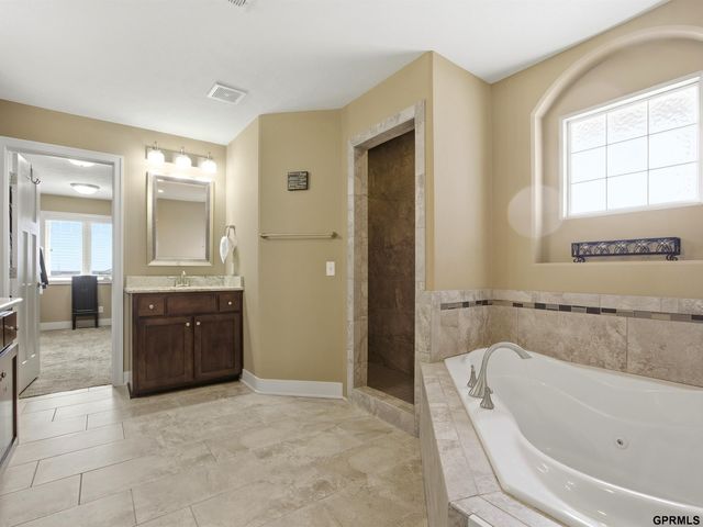 10106 S 123rd Avenue, Papillion, NE 68046