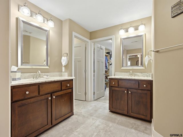 10106 S 123rd Avenue, Papillion, NE 68046