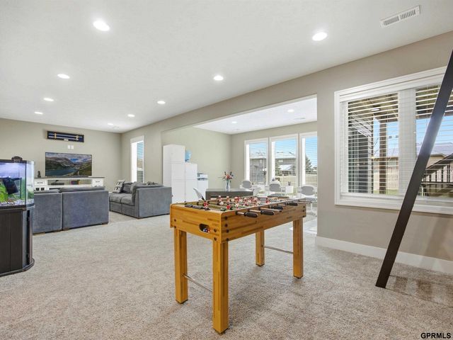 10106 S 123rd Avenue, Papillion, NE 68046