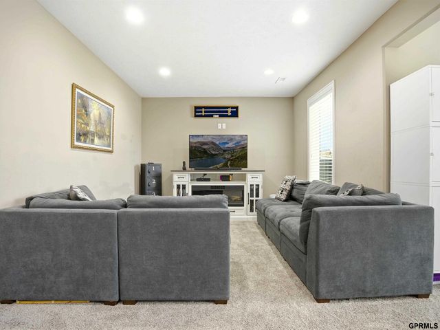 10106 S 123rd Avenue, Papillion, NE 68046