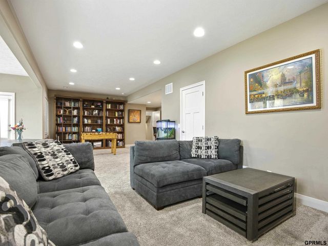 10106 S 123rd Avenue, Papillion, NE 68046