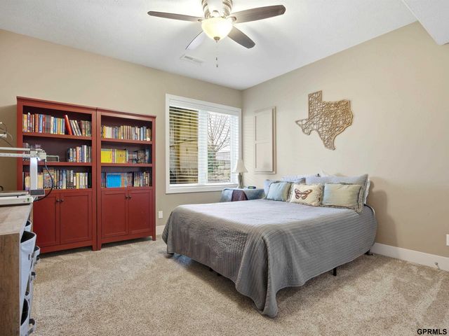 10106 S 123rd Avenue, Papillion, NE 68046