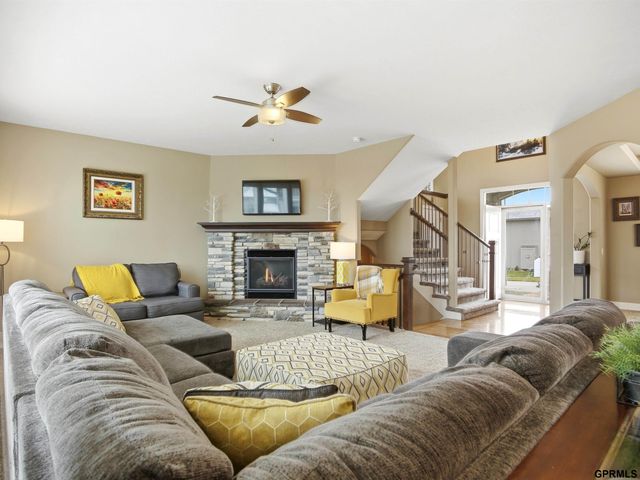 10106 S 123rd Avenue, Papillion, NE 68046