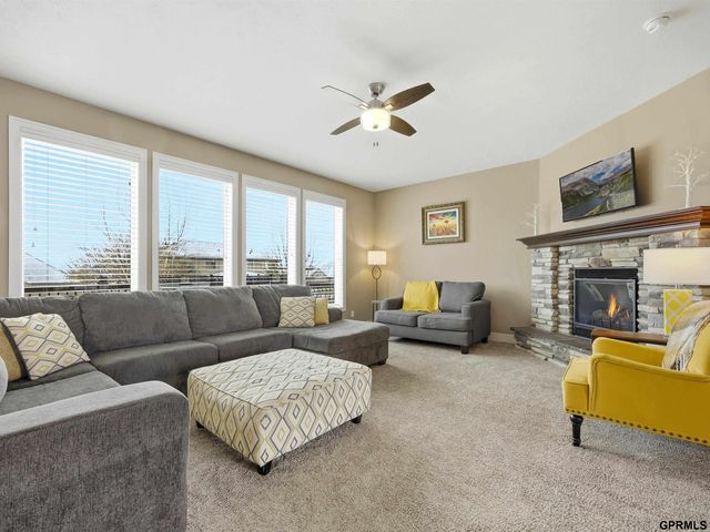 10106 S 123rd Avenue, Papillion, NE 68046