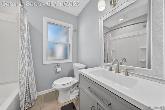 438 W Brockton Avenue, Madison Heights, MI 48071