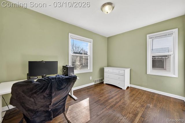 438 W Brockton Avenue, Madison Heights, MI 48071