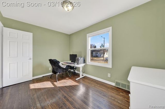 438 W Brockton Avenue, Madison Heights, MI 48071