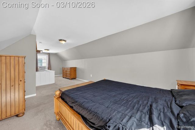 438 W Brockton Avenue, Madison Heights, MI 48071