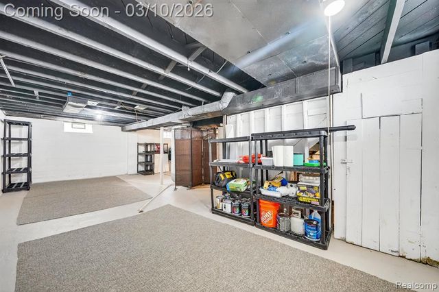 438 W Brockton Avenue, Madison Heights, MI 48071