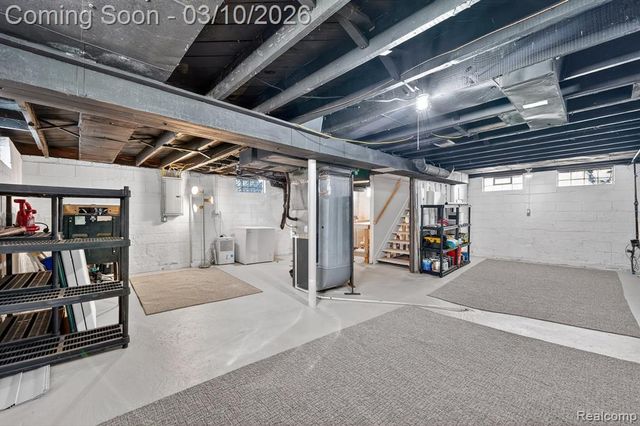 438 W Brockton Avenue, Madison Heights, MI 48071