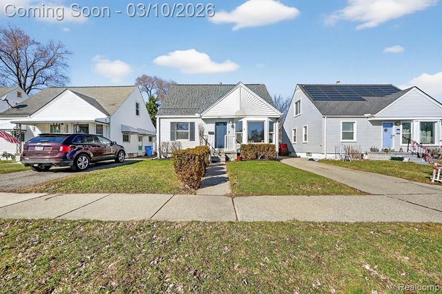 438 W Brockton Avenue, Madison Heights, MI 48071