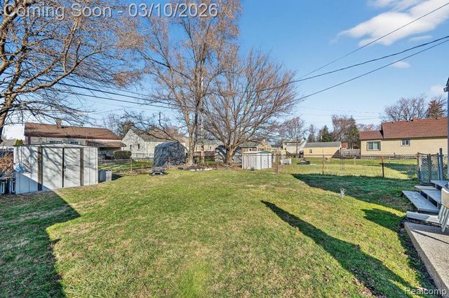 438 W Brockton Avenue, Madison Heights, MI 48071