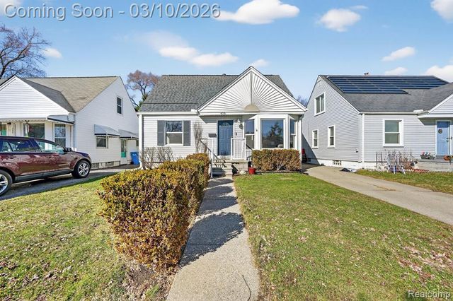 438 W Brockton Avenue, Madison Heights, MI 48071