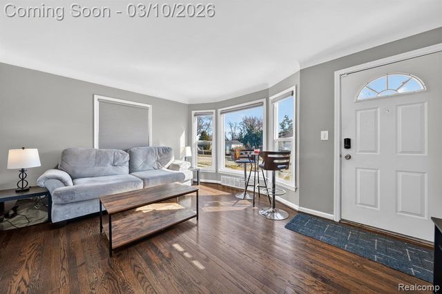 438 W Brockton Avenue, Madison Heights, MI 48071