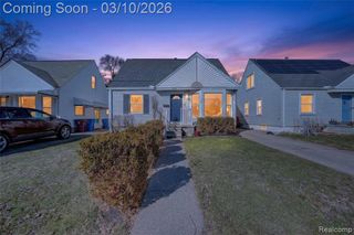 438 W Brockton Avenue, Madison Heights, MI 48071