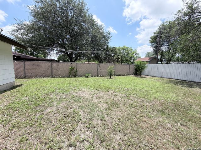 5142 VILLAGE CT, San Antonio, TX 78218