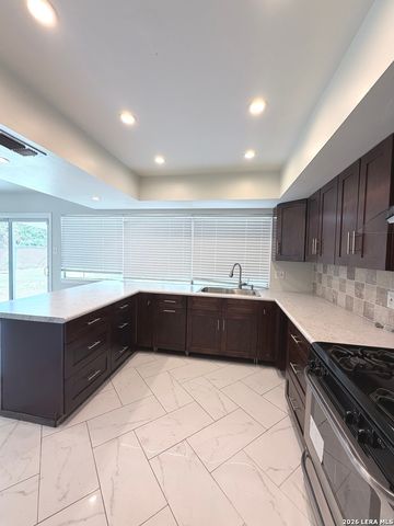 5142 VILLAGE CT, San Antonio, TX 78218