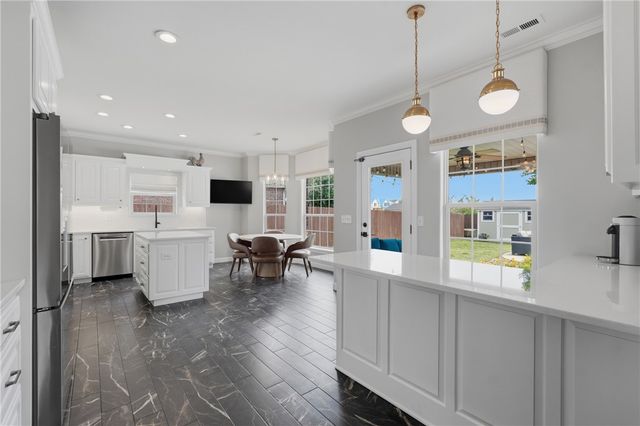 5732 S Chanberry Lane, Rogers, AR 72758