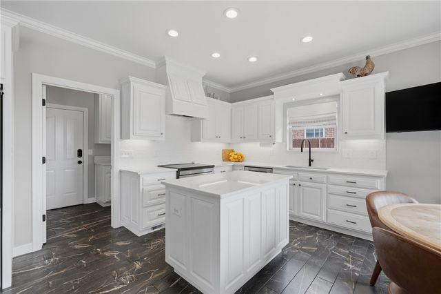 5732 S Chanberry Lane, Rogers, AR 72758