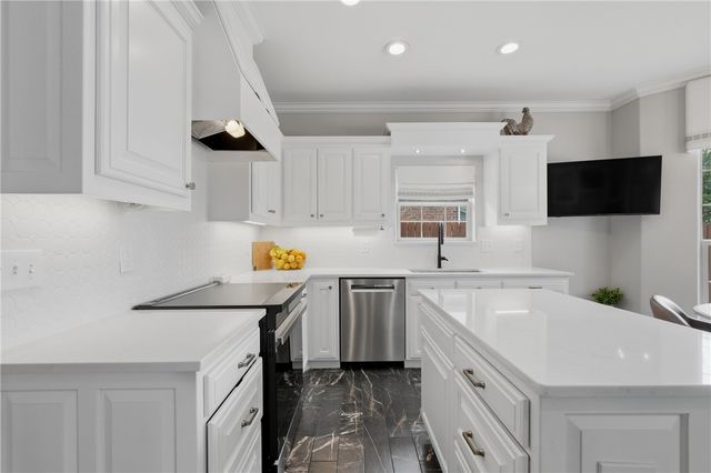5732 S Chanberry Lane, Rogers, AR 72758