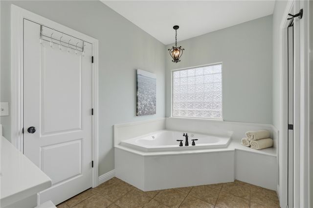 5732 S Chanberry Lane, Rogers, AR 72758