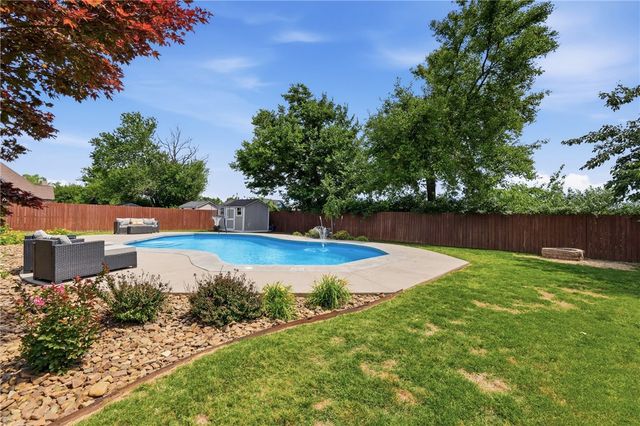 5732 S Chanberry Lane, Rogers, AR 72758