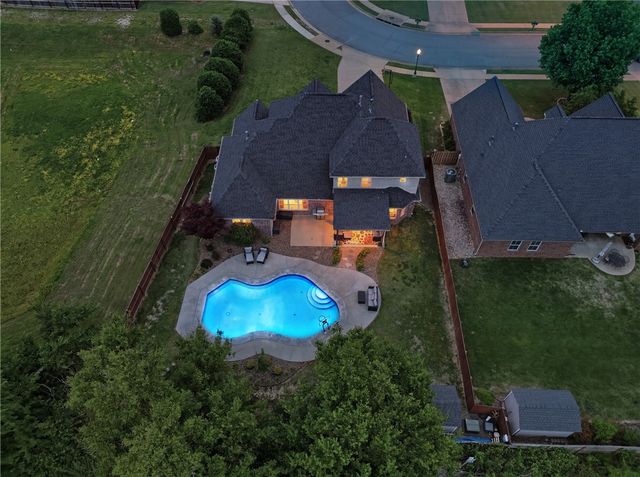 5732 S Chanberry Lane, Rogers, AR 72758