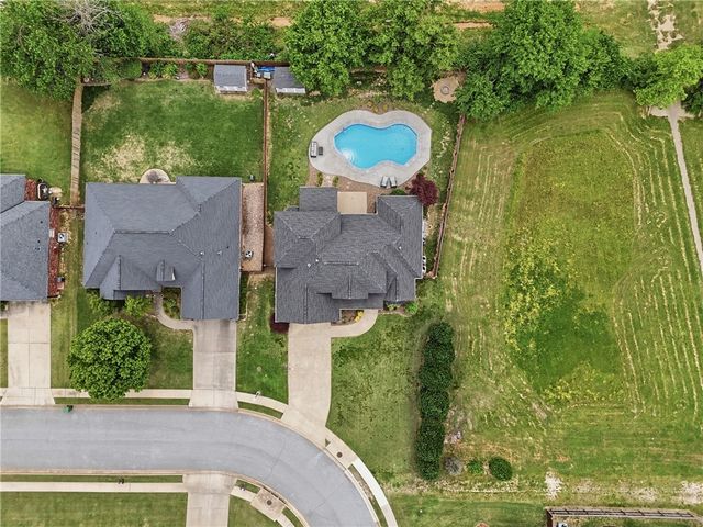 5732 S Chanberry Lane, Rogers, AR 72758