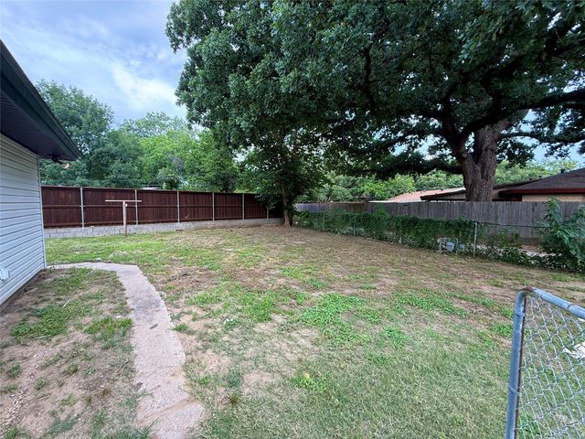 2138 Cambridge Drive, Irving, TX 75061